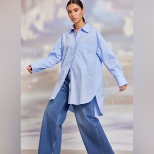 Zara Basic women’s oxford shirt with faux pearl details. Size XS.